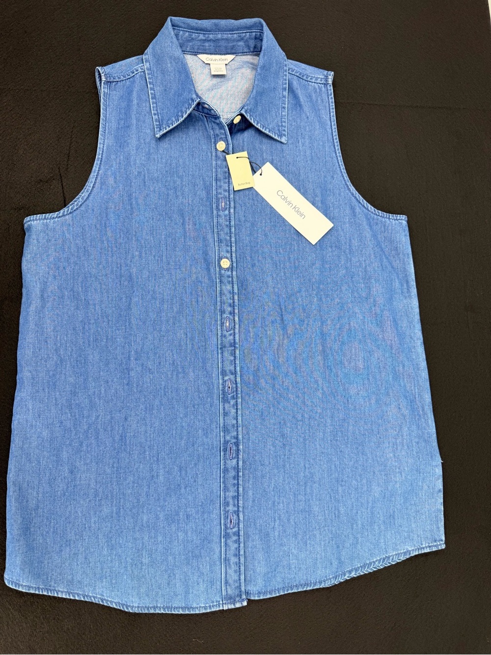 Calvin Klein Women’s Light Blue Sleeveless Denim Button-Front Shirt